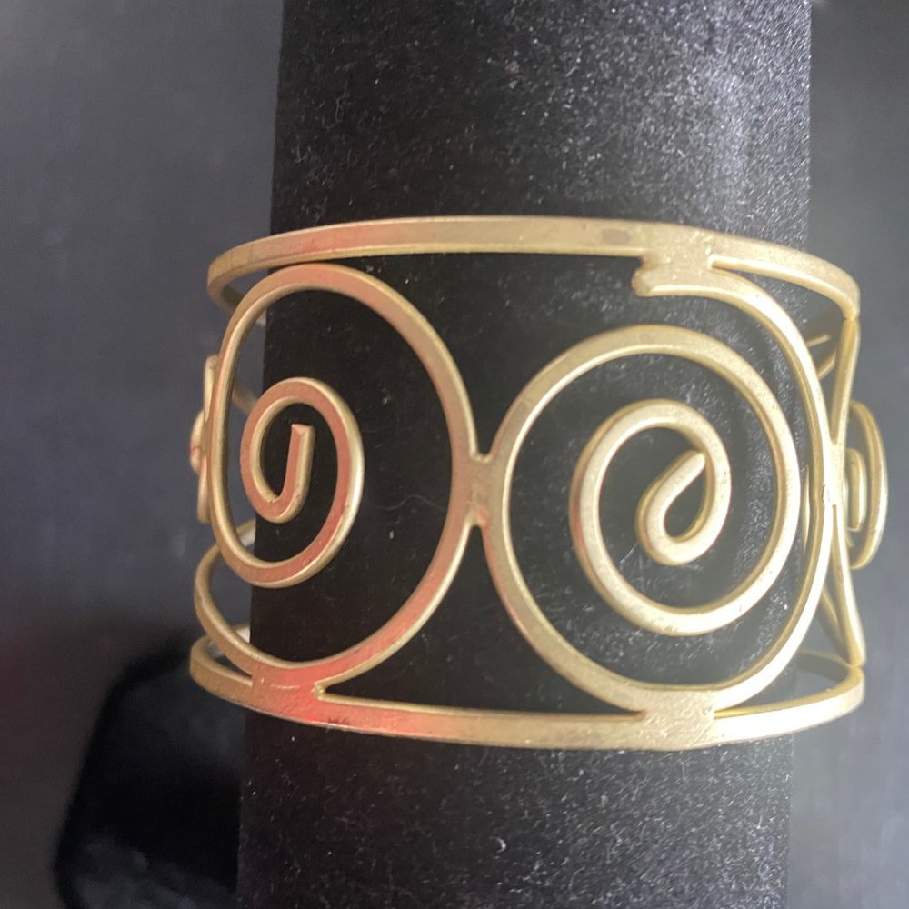 Classic Cuff - Picture 3 of 3
